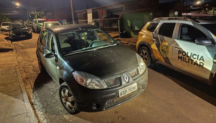 Três Barras – Veículo roubado é recuperado e duas pessoas são presas